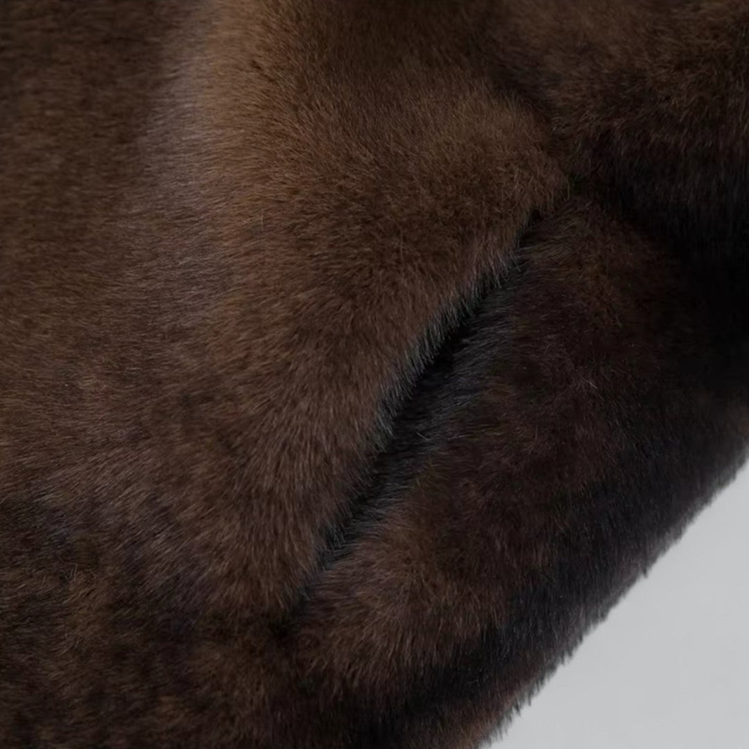 Długa damska sztuczna futrzana kurtka – luksusowy płaszcz zimowy o eleganckim wyglądzie