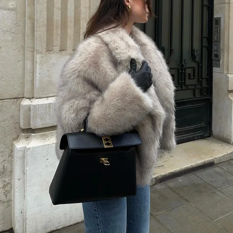 Damska Miękka Kurtka Zimowa – Elegancka Krótka Kurtka ze Sztucznego Futra