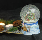 Kula Śnieżna na Boże Narodzenie – Dekoracja Winter Wonderland z Miniaturowym Drzewkiem