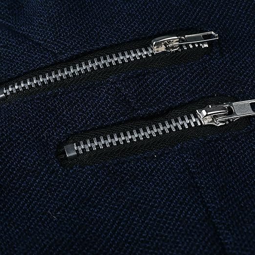 Damski płaszcz z kapturem – długi fason z dekoracyjnymi wstawkami