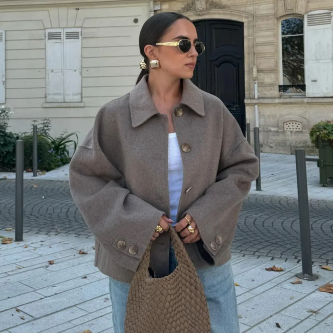 Elegancki nadmiarowy płaszcz damski - komfort i styl