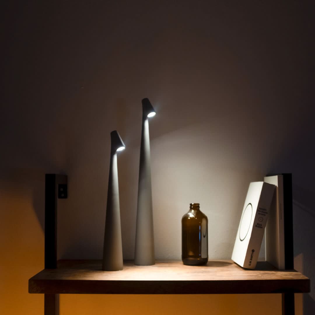 Minimalistyczna lampa stołowa LED – Nowoczesna bezprzewodowa lampa designerska