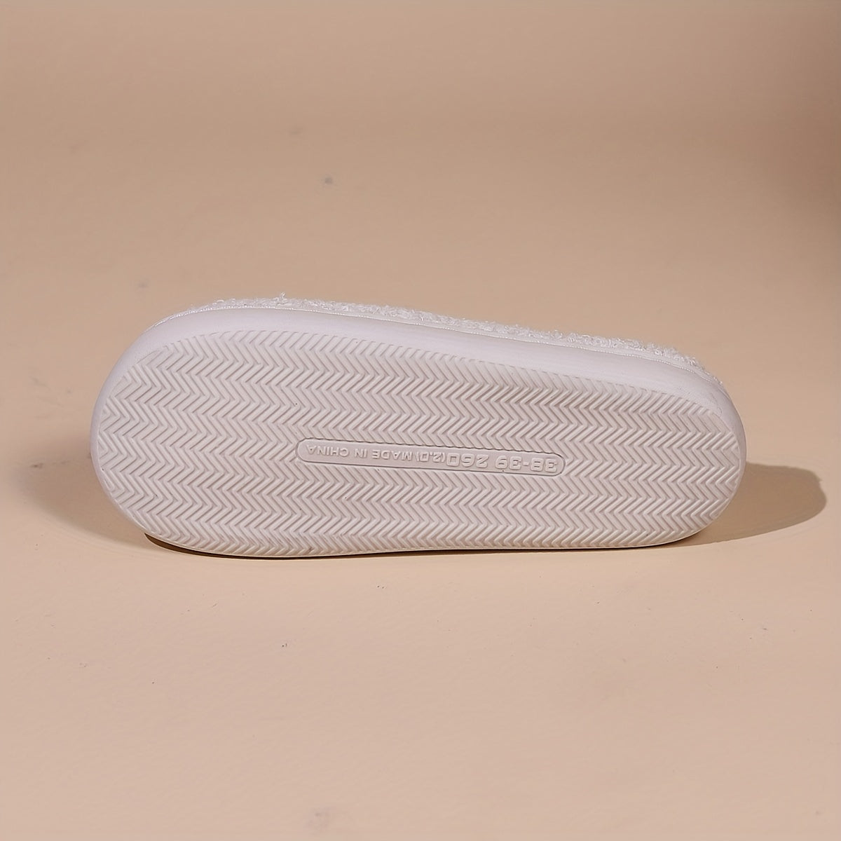 Świąteczne Kapcie Damskie – Ciepłe Zimowe Pantofle z Festiwalowym Wzorem